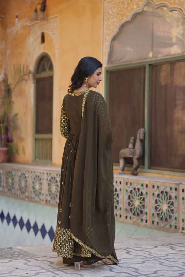 Elegant Embroidered Kurti Set with Dupatta